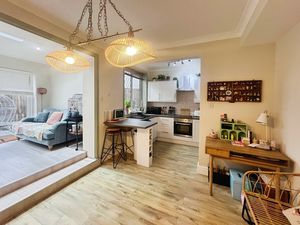 Kitchen diner - click for photo gallery